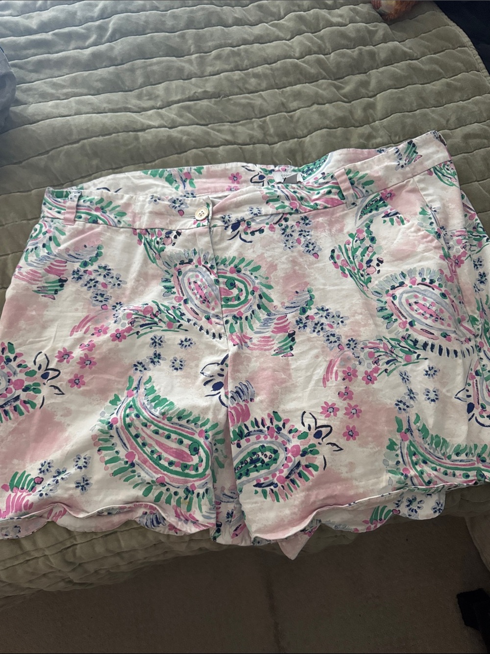 Crowne & Ivy Women’s Pink Paisley Print Casual Shorts